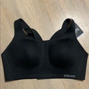 Victoria’s Secret Angel Max sports bra